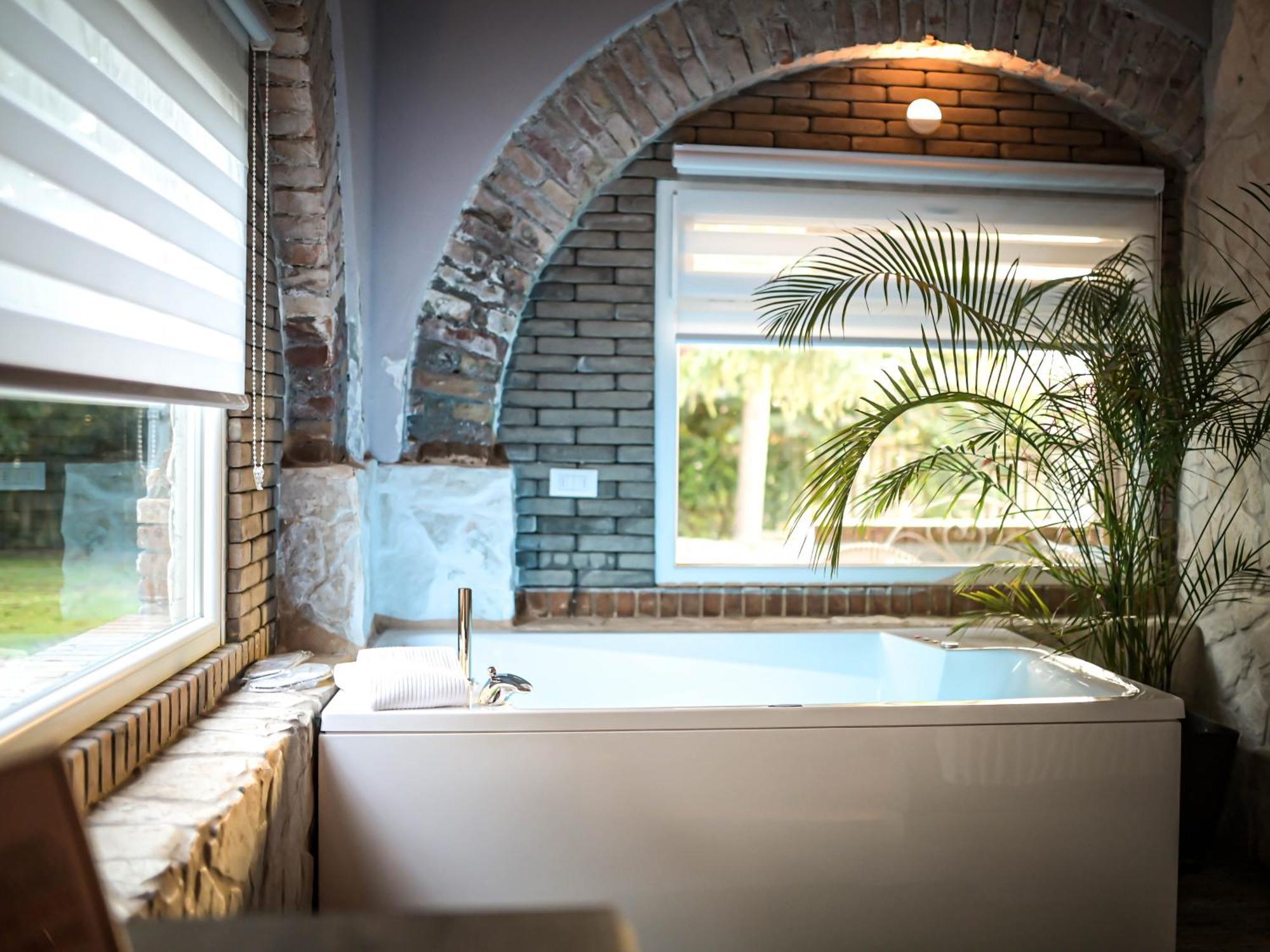 Paradise Ranch Hotel Borgo Sabotino Exterior photo